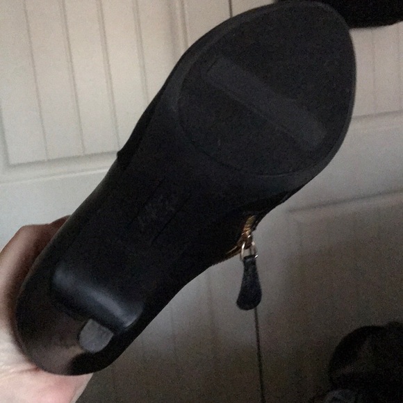 Black stiletto w/ gold zipper - Picture 5 of 5